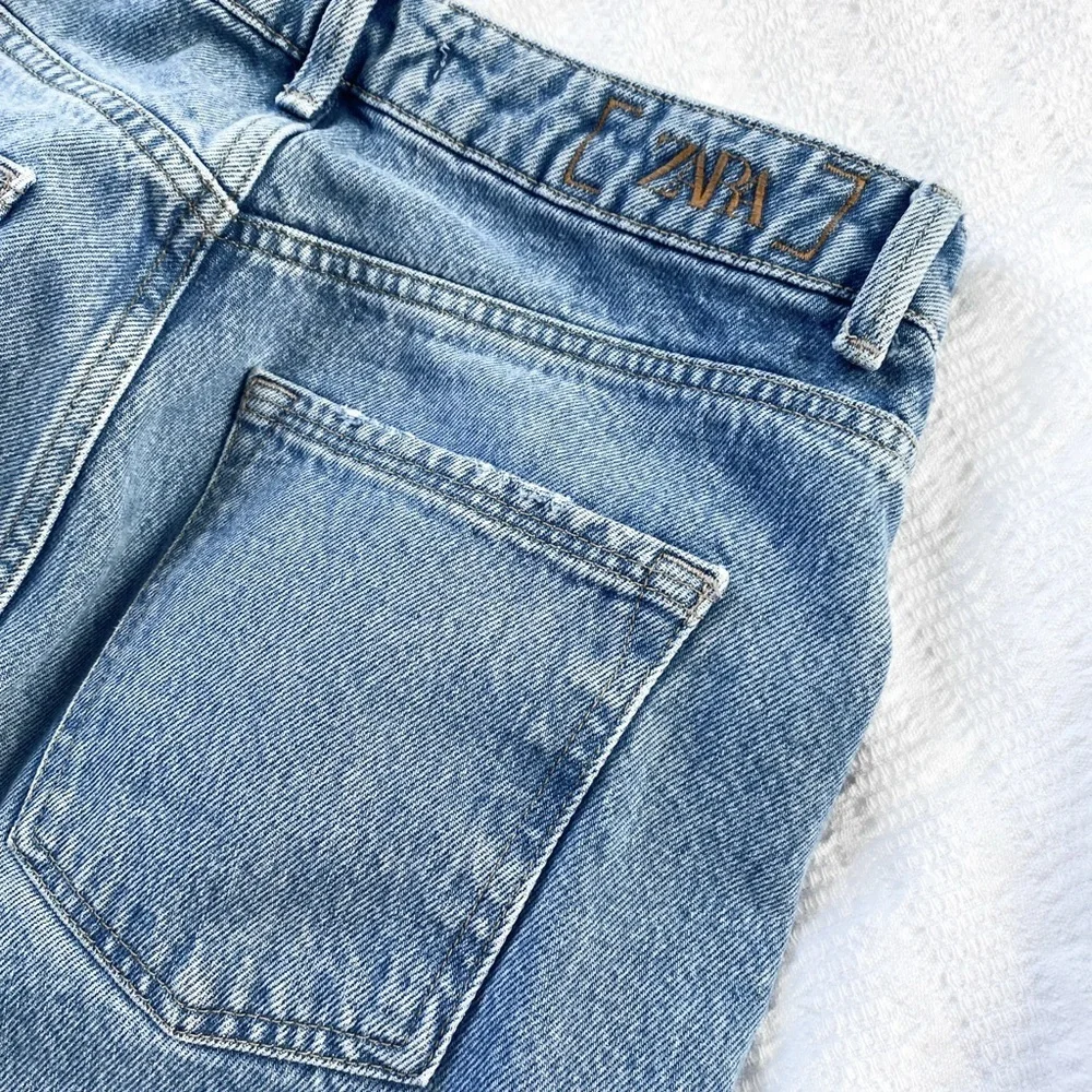 Zara High Waist Straight Jeans, Light Wash, Size 4, 100% Cotton - Picture 9 of 9